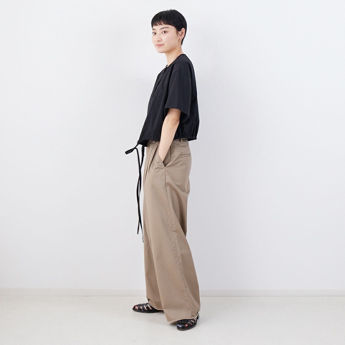 mizuiro ind [ミズイロインド] ローストリングシャツ [2-230089] 99 BLACK &&モデル身長：160cm 着用サイズ：F&&