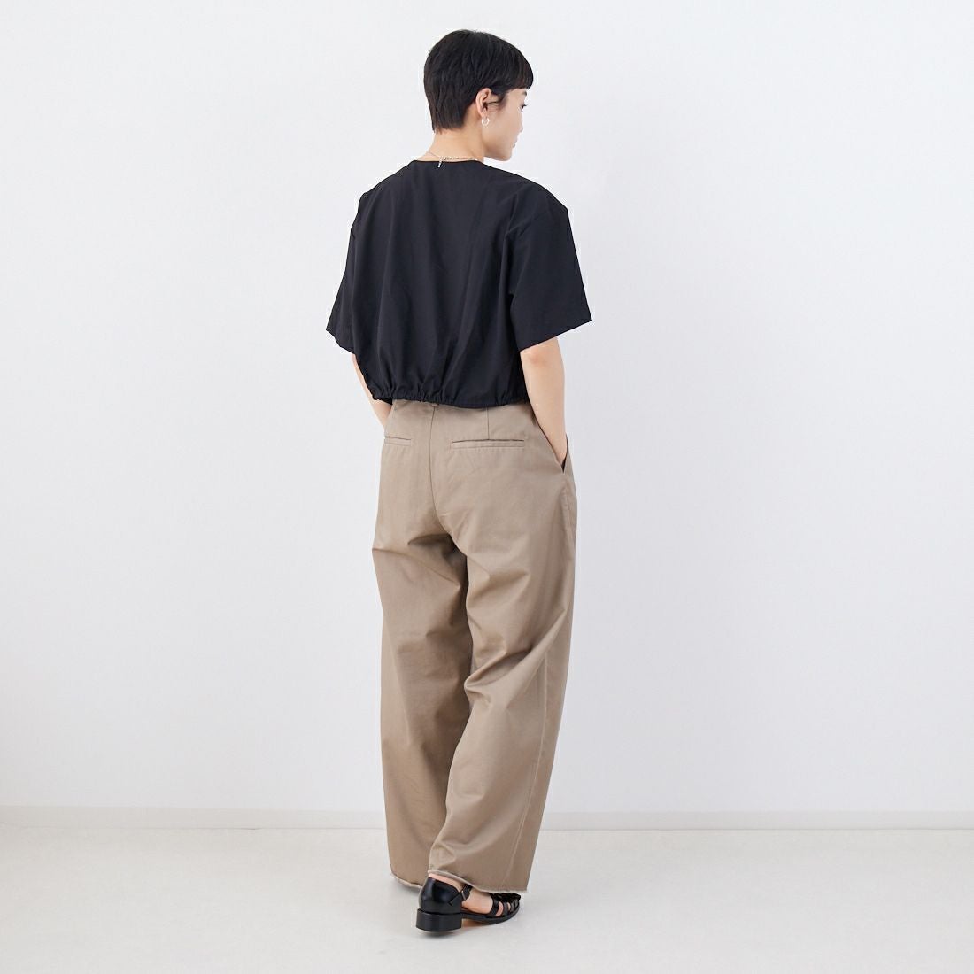 mizuiro ind [ミズイロインド] ローストリングシャツ [2-230089] 99 BLACK &&モデル身長：160cm 着用サイズ：F&&