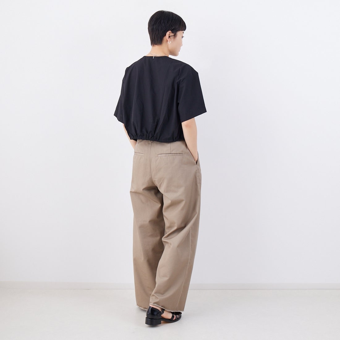 mizuiro ind [ミズイロインド] ローストリングシャツ [2-230089] 99 BLACK &&モデル身長：160cm 着用サイズ：F&&