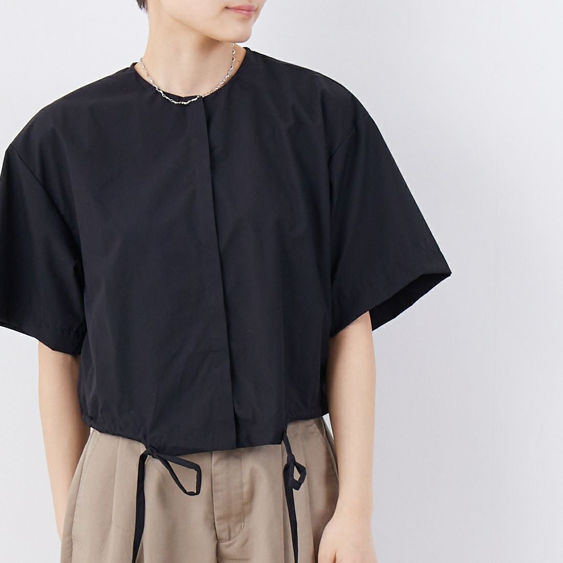 mizuiro ind [ミズイロインド] ローストリングシャツ [2-230089] 99 BLACK &&モデル身長：160cm 着用サイズ：F&&