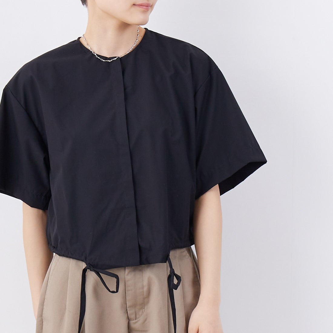 mizuiro ind [ミズイロインド] ローストリングシャツ [2-230089] 99 BLACK &&モデル身長：160cm 着用サイズ：F&&