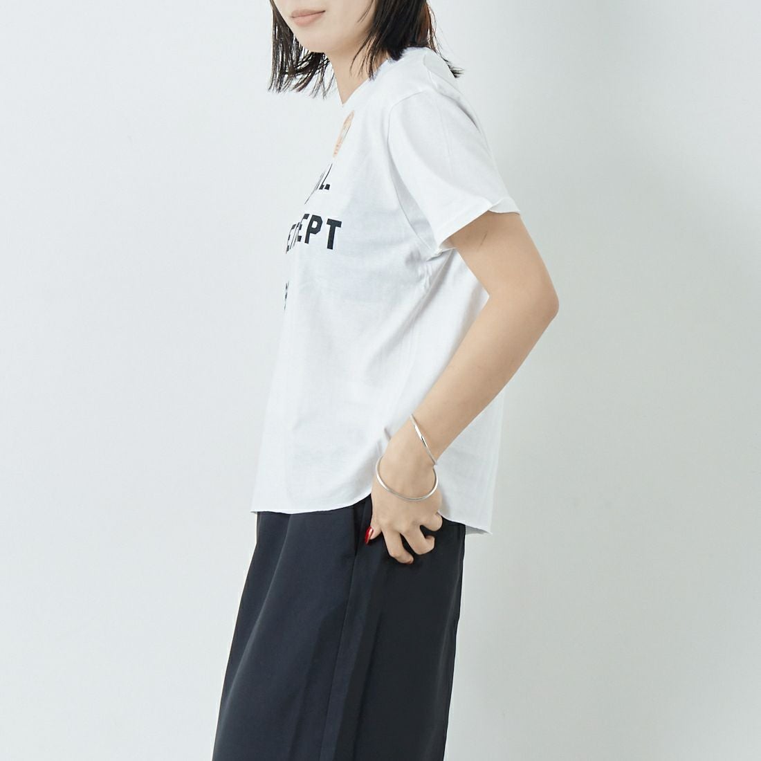 REGENCY WORKS [リージェンシーワークス] ロゴプリントショートスリーブTシャツ [02076-12] WHITE/BLAC &&モデル身長：167cm 着用サイズ：M&&