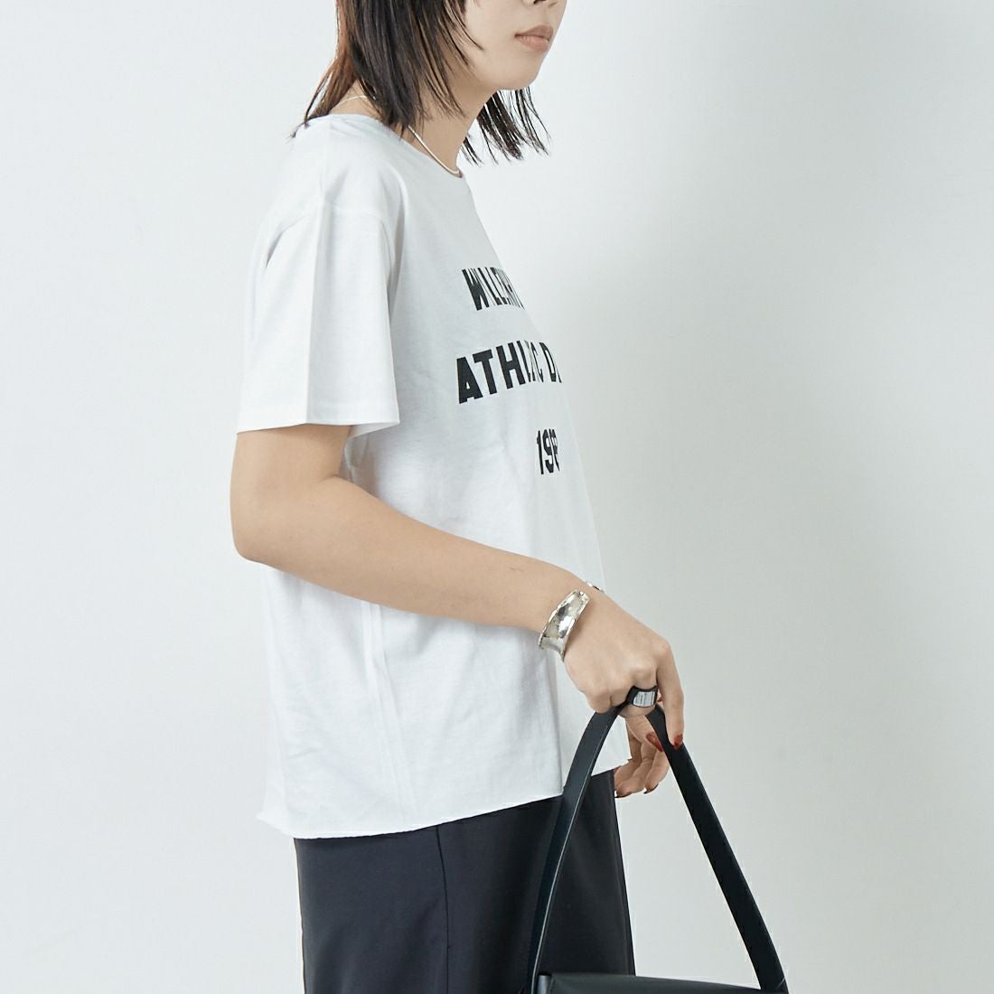 REGENCY WORKS [リージェンシーワークス] ロゴプリントショートスリーブTシャツ [02076-12] WHITE/BLAC &&モデル身長：167cm 着用サイズ：M&&