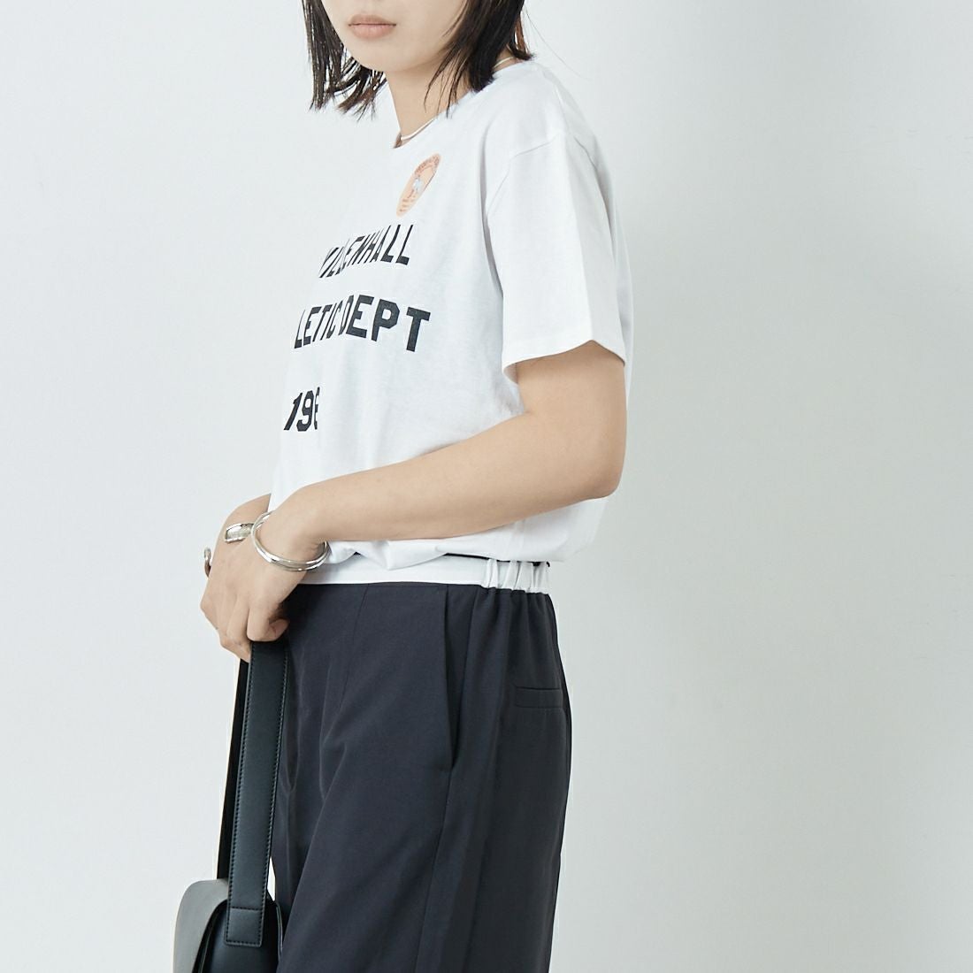 REGENCY WORKS [リージェンシーワークス] ロゴプリントショートスリーブTシャツ [02076-12] WHITE/BLAC &&モデル身長：167cm 着用サイズ：M&&