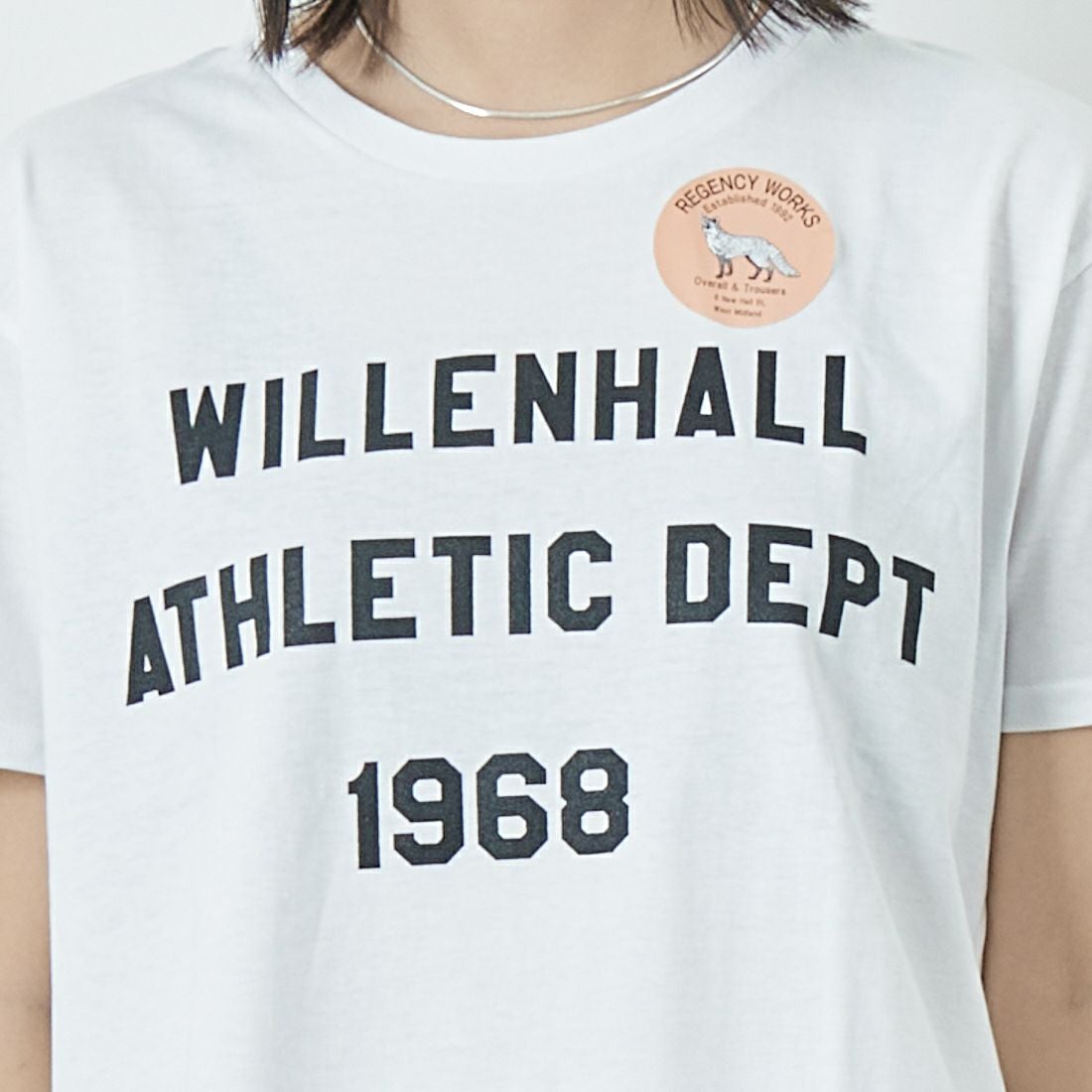 REGENCY WORKS [リージェンシーワークス] ロゴプリントショートスリーブTシャツ [02076-12] WHITE/BLAC &&モデル身長：167cm 着用サイズ：M&&