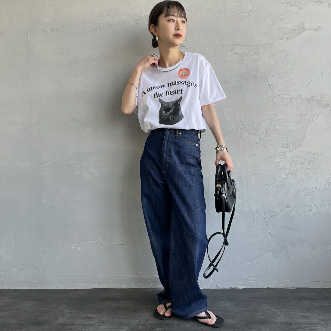 REGENCY WORKS [リージェンシーワークス] Meow メッセージショートスリーブTシャツ [02076-11] WHITE/BLAC &&モデル身長：150cm 着用サイズ：M&&