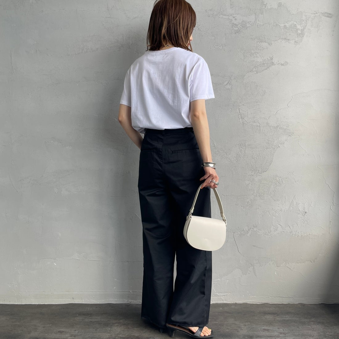 REGENCY WORKS [リージェンシーワークス] Meow メッセージショートスリーブTシャツ [02076-11] WHITE/BLAC &&モデル身長：158cm 着用サイズ：M&&