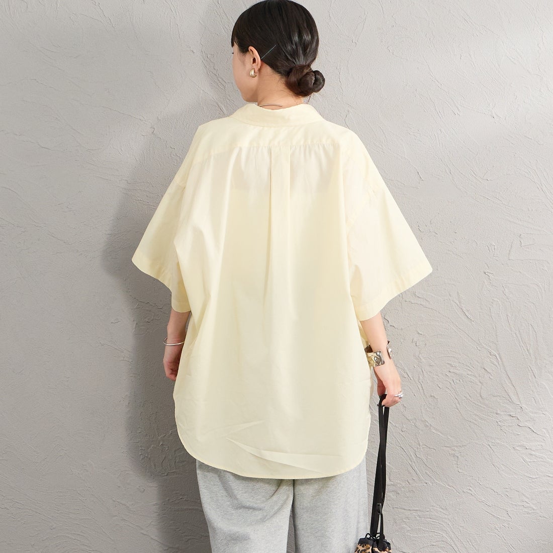 THE SHINZONE [ザ シンゾーン] ハーフスリーブダディシャツ [25MMSBL06] 53 YELLOW &&モデル身長：150cm 着用サイズ：F0&&