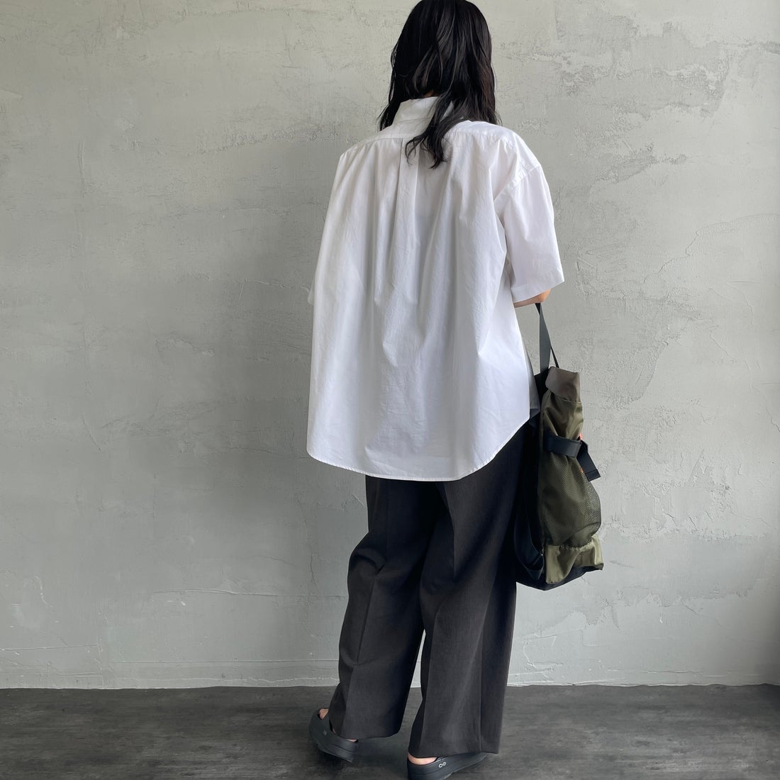 THE SHINZONE [ザ シンゾーン] ハーフスリーブダディシャツ [25MMSBL06] 01 WHITE &&モデル身長：160cm 着用サイズ：F0&&