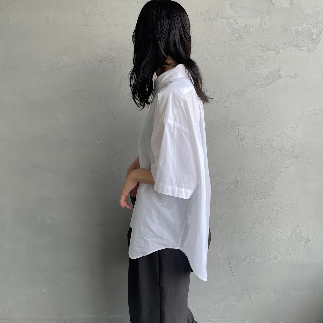 THE SHINZONE [ザ シンゾーン] ハーフスリーブダディシャツ [25MMSBL06] 01 WHITE &&モデル身長：160cm 着用サイズ：F0&&