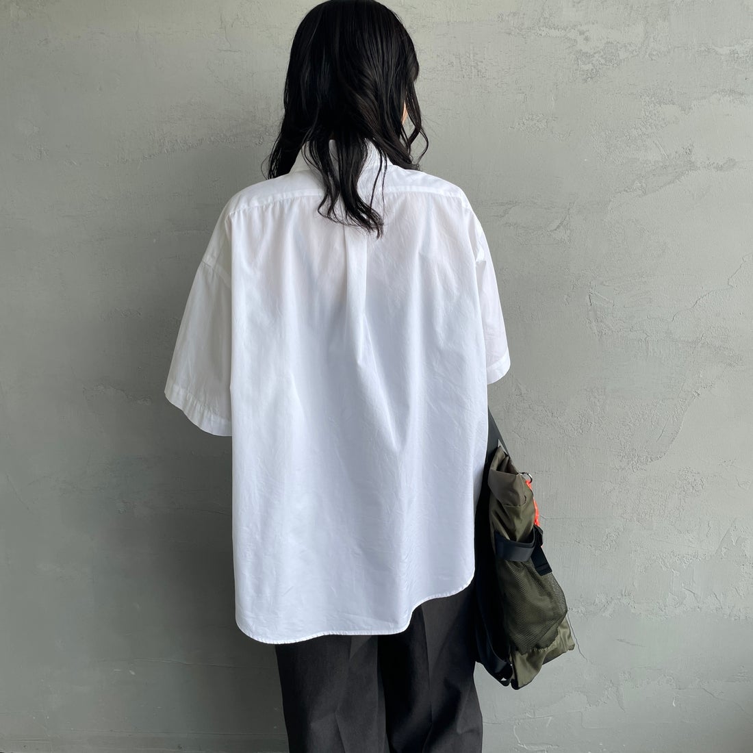 THE SHINZONE [ザ シンゾーン] ハーフスリーブダディシャツ [25MMSBL06] 01 WHITE &&モデル身長：160cm 着用サイズ：F0&&