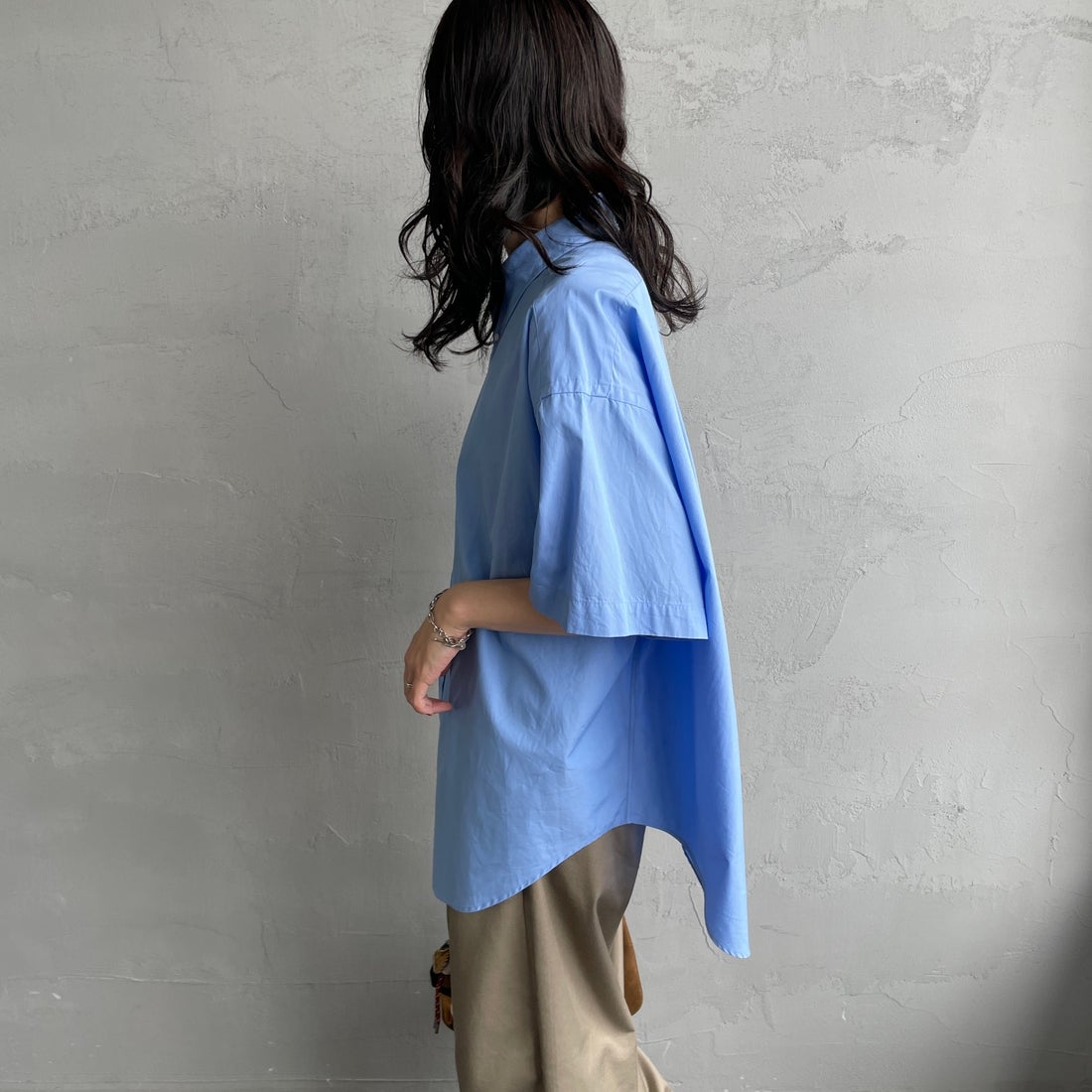 THE SHINZONE [ザ シンゾーン] ハーフスリーブダディシャツ [25MMSBL06] 83 BLUE &&モデル身長：160cm 着用サイズ：F0&&