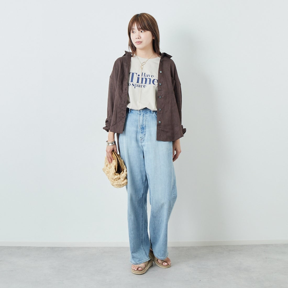 Maison de L'allure [メゾン ドゥ ラリュール] 光沢ラバーロゴプリントTシャツ [M25112029] 23 GREIGE&& モデル身長：167cm 着用サイズ：F&&