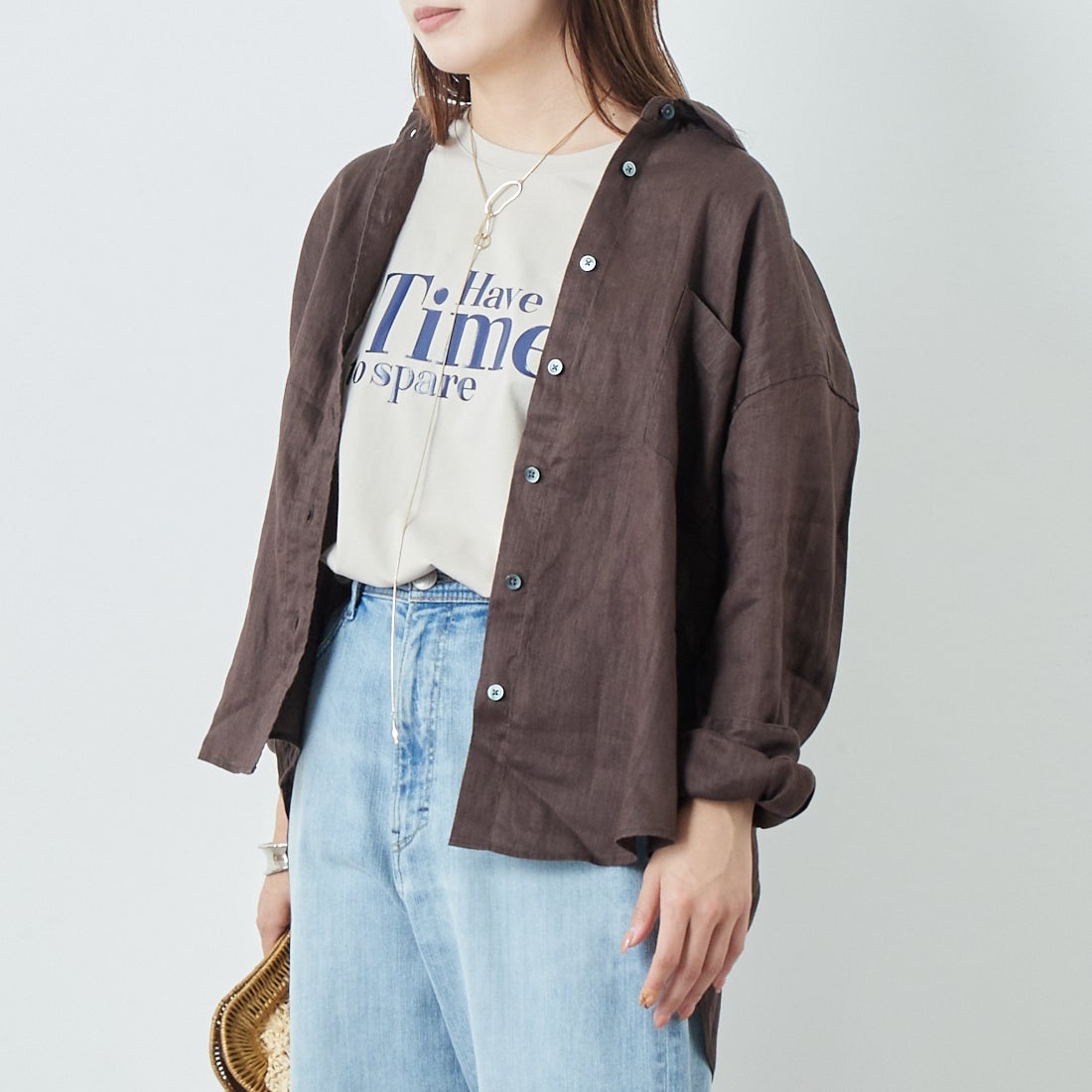 Maison de L'allure [メゾン ドゥ ラリュール] 光沢ラバーロゴプリントTシャツ [M25112029] 23 GREIGE&& モデル身長：167cm 着用サイズ：F&&