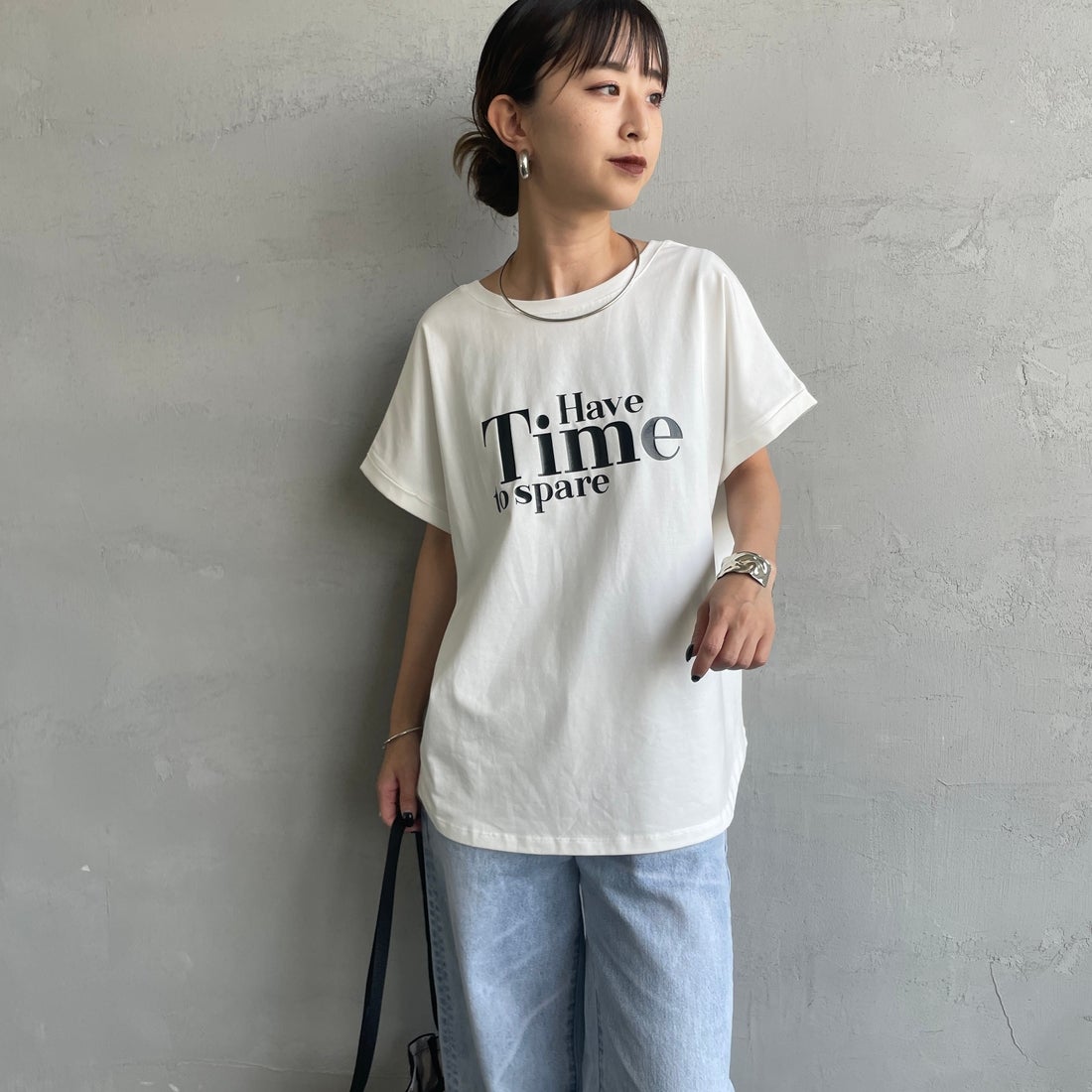 Maison de L'allure [メゾン ドゥ ラリュール] 光沢ラバーロゴプリントTシャツ [M25112029] 02 OFF &&モデル身長：150cm 着用サイズ：F&&