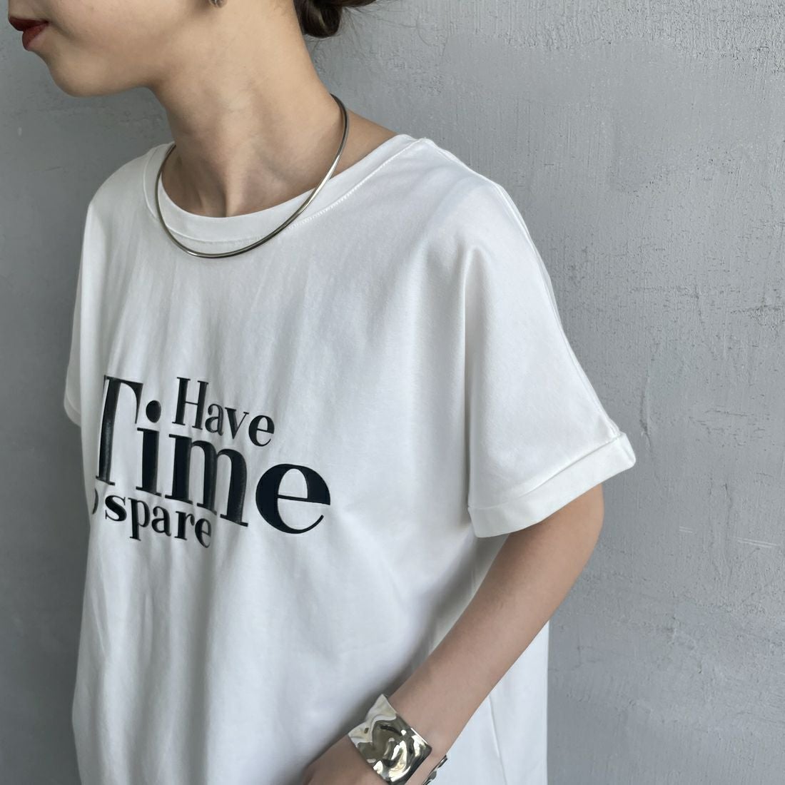 Maison de L'allure [メゾン ドゥ ラリュール] 光沢ラバーロゴプリントTシャツ [M25112029] 02 OFF &&モデル身長：150cm 着用サイズ：F&&