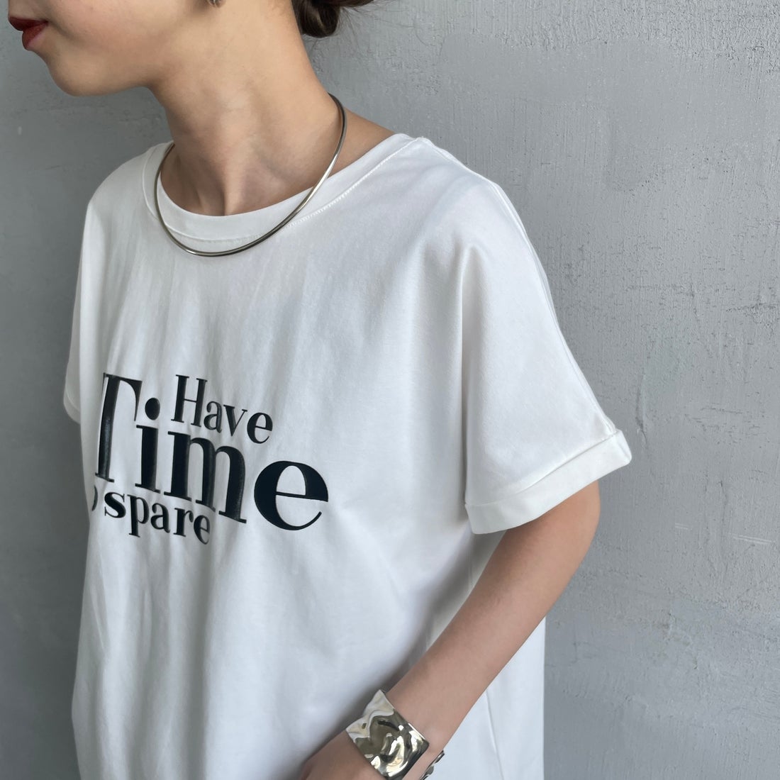 Maison de L'allure [メゾン ドゥ ラリュール] 光沢ラバーロゴプリントTシャツ [M25112029] 02 OFF &&モデル身長：150cm 着用サイズ：F&&