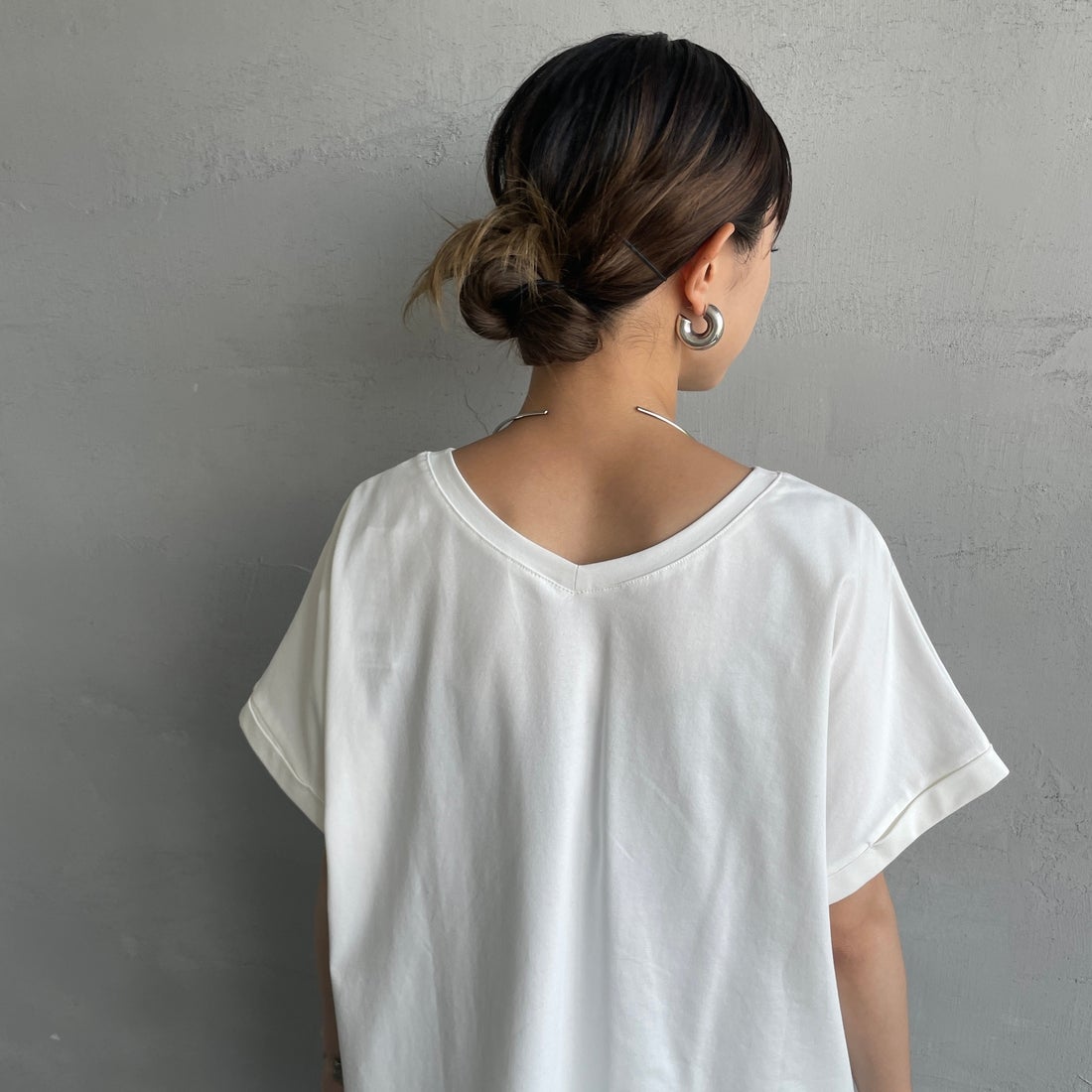 Maison de L'allure [メゾン ドゥ ラリュール] 光沢ラバーロゴプリントTシャツ [M25112029] 02 OFF &&モデル身長：150cm 着用サイズ：F&&