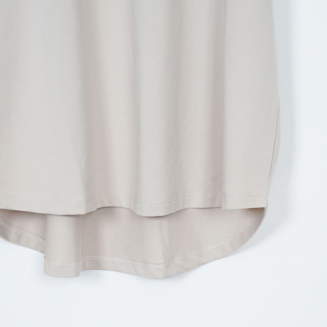 Maison de L'allure [メゾン ドゥ ラリュール] 光沢ラバーロゴプリントTシャツ [M25112029] 23 GREIGE