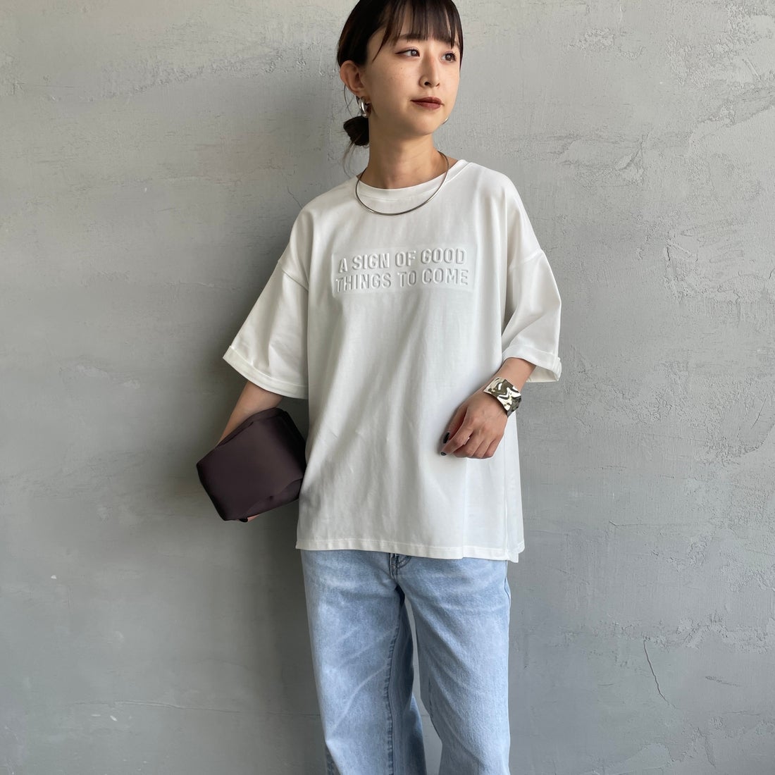 Maison de L'allure [メゾン ドゥ ラリュール] エンボスロゴTシャツ [M25112028] 02 OFF &&モデル身長：150cm 着用サイズ：F&&