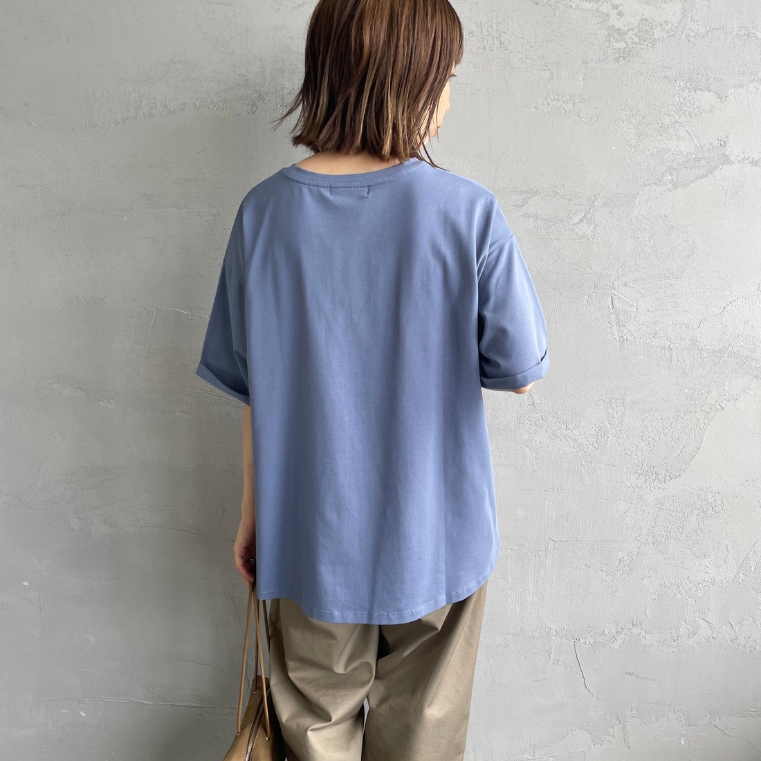 Maison de L'allure [メゾン ドゥ ラリュール] エンボスロゴTシャツ [M25112028] 12 BLUE &&モデル身長：158cm 着用サイズ：F&&