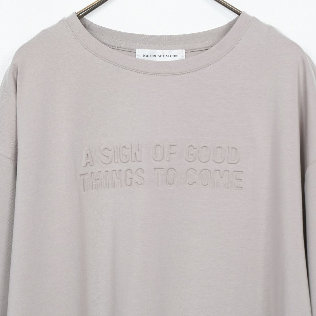 Maison de L'allure [メゾン ドゥ ラリュール] エンボスロゴTシャツ [M25112028] 23 GREIGE
