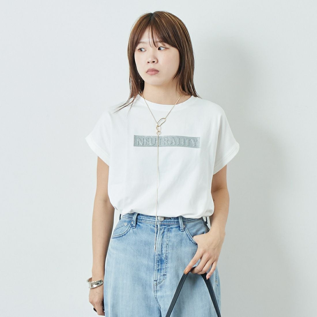 Maison de L'allure [メゾン ドゥ ラリュール] エンボスラメロゴTシャツ [M25112030] 02 OFF &&モデル身長：167cm 着用サイズ：F&&