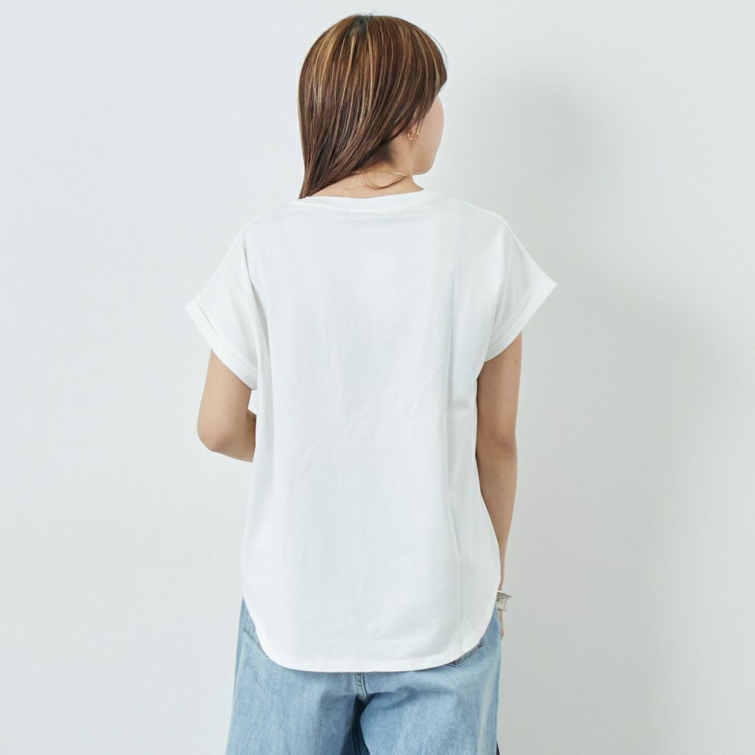 Maison de L'allure [メゾン ドゥ ラリュール] エンボスラメロゴTシャツ [M25112030] 02 OFF &&モデル身長：167cm 着用サイズ：F&&