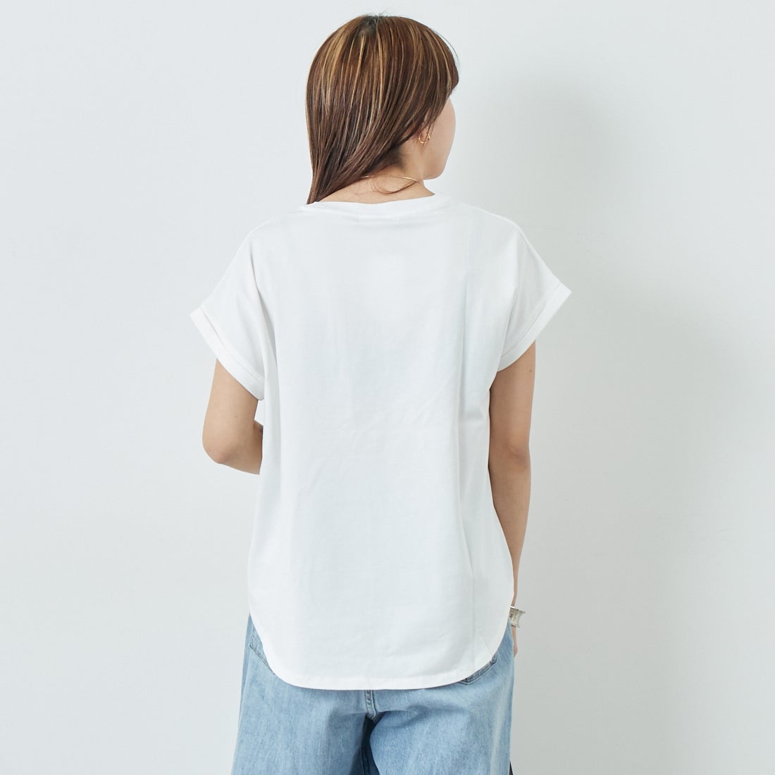 Maison de L'allure [メゾン ドゥ ラリュール] エンボスラメロゴTシャツ [M25112030] 02 OFF &&モデル身長：167cm 着用サイズ：F&&