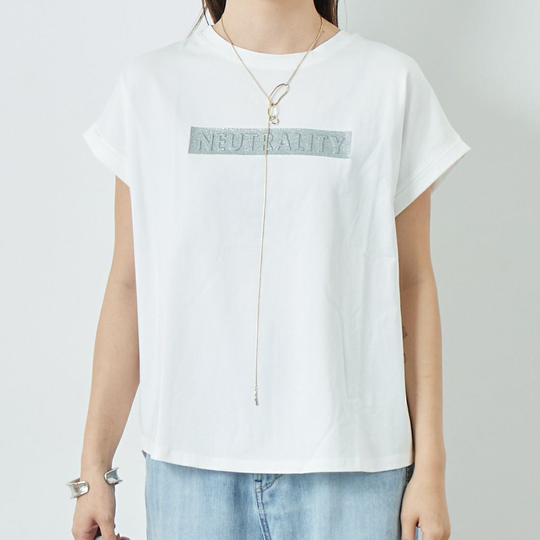 Maison de L'allure [メゾン ドゥ ラリュール] エンボスラメロゴTシャツ [M25112030] 02 OFF &&モデル身長：167cm 着用サイズ：F&&