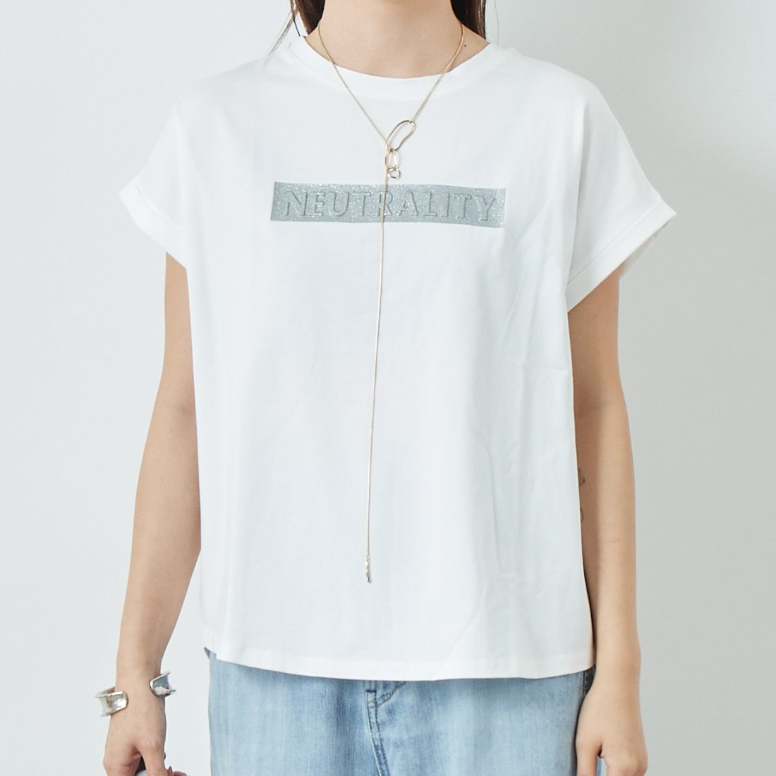 Maison de L'allure [メゾン ドゥ ラリュール] エンボスラメロゴTシャツ [M25112030] 02 OFF &&モデル身長：167cm 着用サイズ：F&&