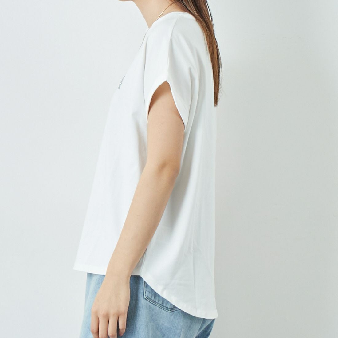 Maison de L'allure [メゾン ドゥ ラリュール] エンボスラメロゴTシャツ [M25112030] 02 OFF &&モデル身長：167cm 着用サイズ：F&&