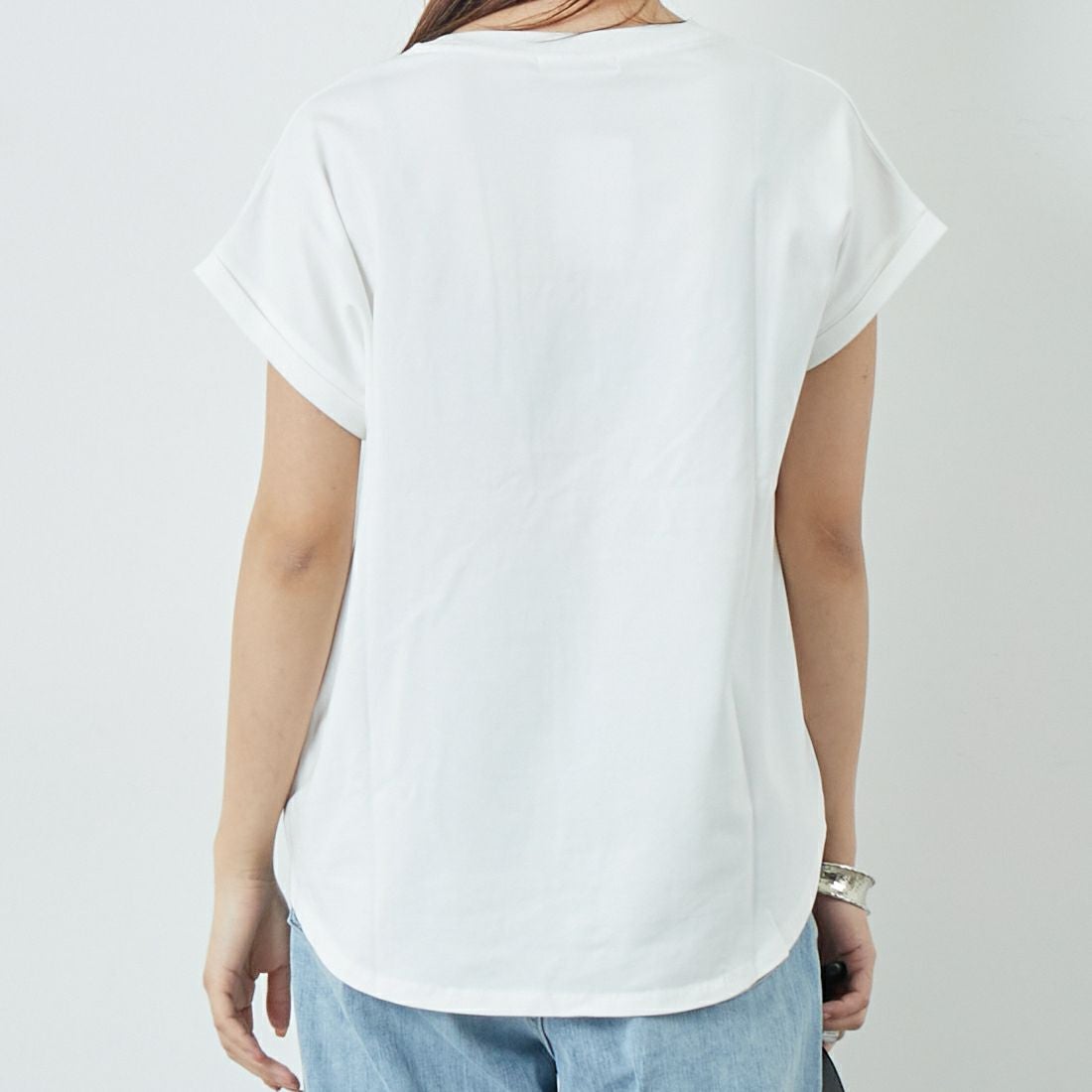 Maison de L'allure [メゾン ドゥ ラリュール] エンボスラメロゴTシャツ [M25112030] 02 OFF &&モデル身長：167cm 着用サイズ：F&&