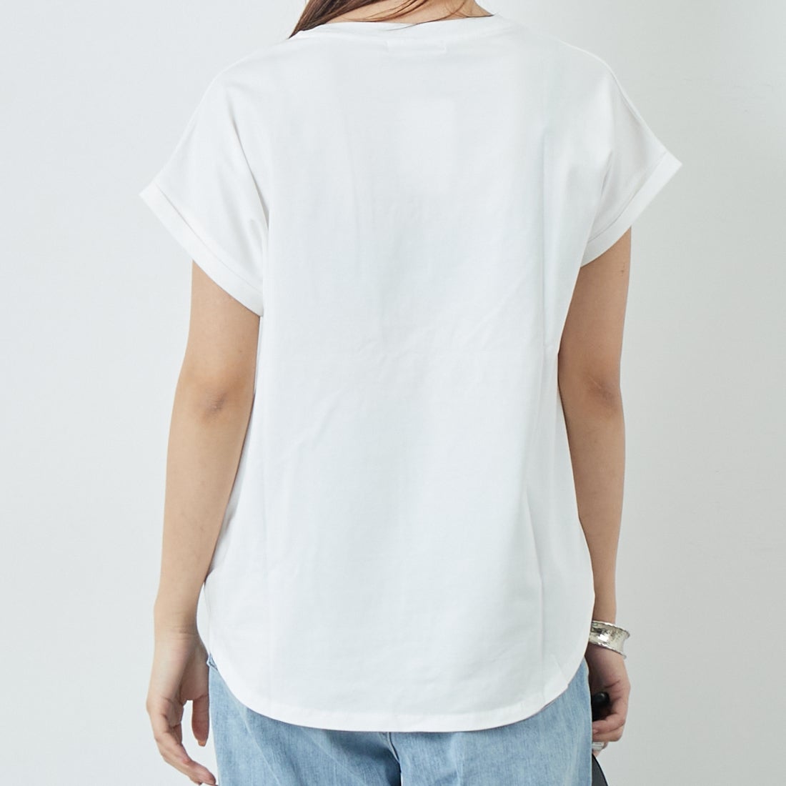 Maison de L'allure [メゾン ドゥ ラリュール] エンボスラメロゴTシャツ [M25112030] 02 OFF &&モデル身長：167cm 着用サイズ：F&&