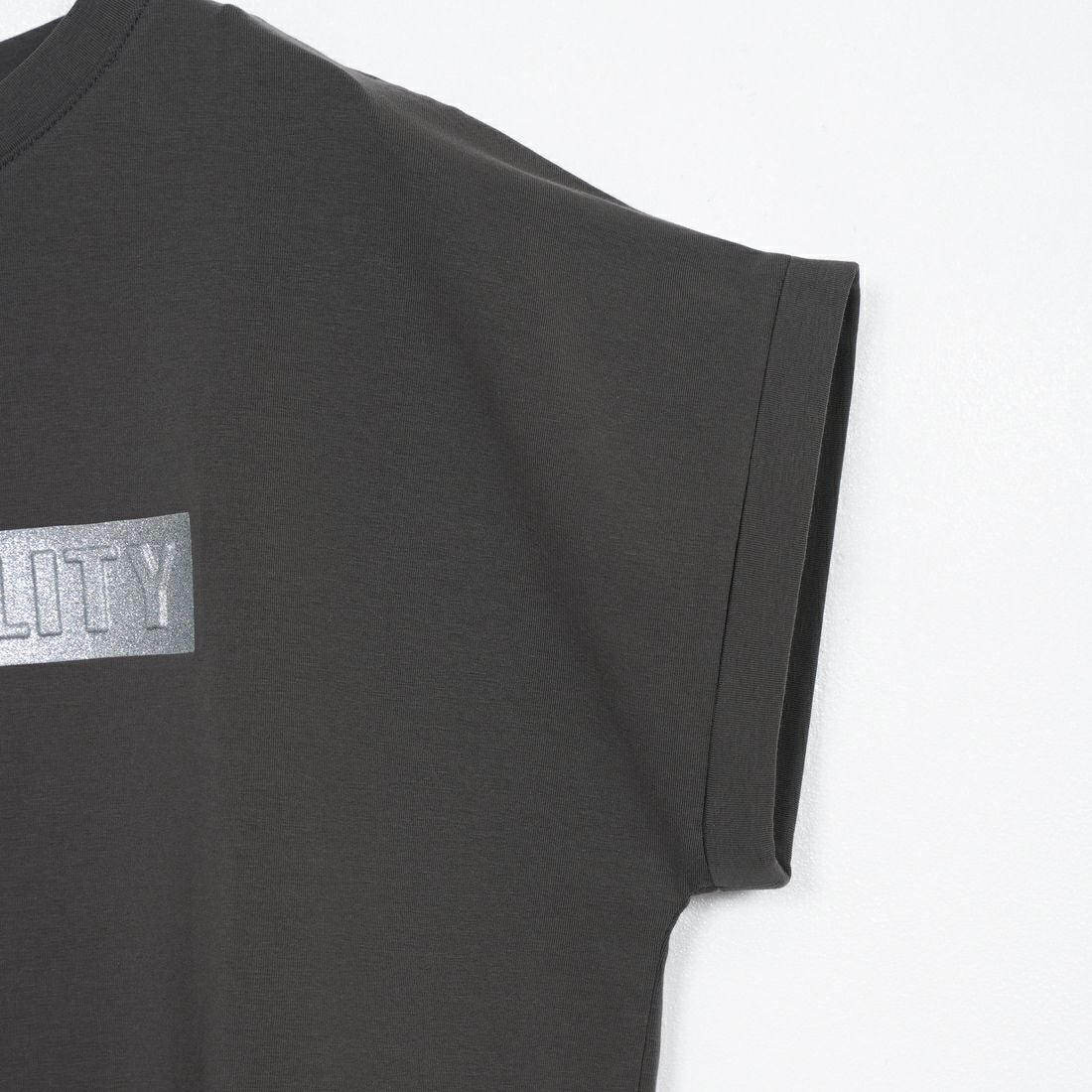Maison de L'allure [メゾン ドゥ ラリュール] エンボスラメロゴTシャツ [M25112030]08 CHARCOA