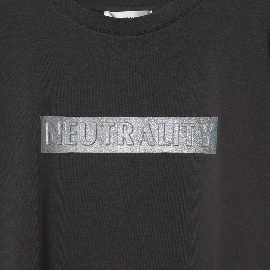 Maison de L'allure [メゾン ドゥ ラリュール] エンボスラメロゴTシャツ [M25112030]08 CHARCOA