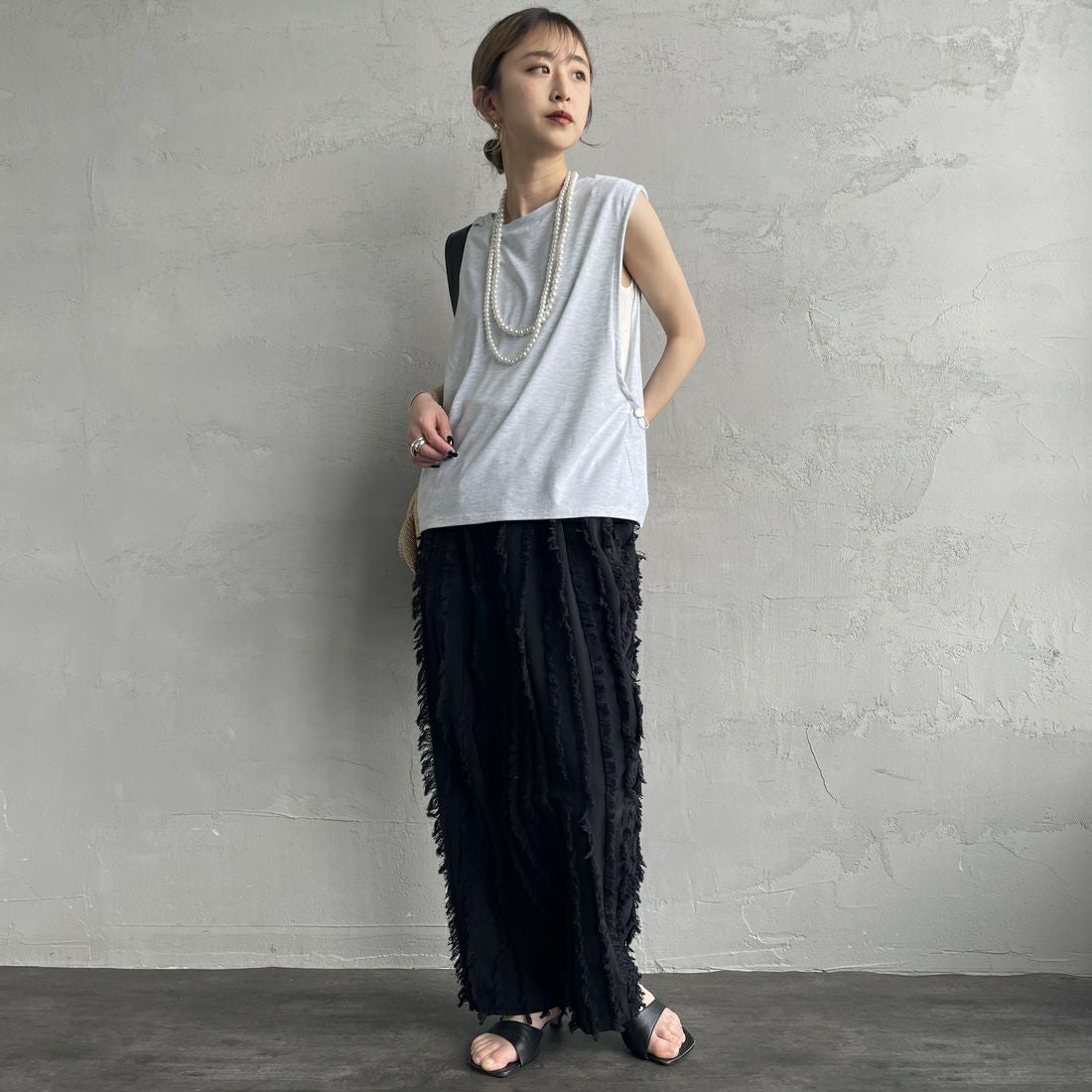 nenom [ネノム] 2WAYドロストギャザー ノースリーブカットソー [NE25112032] 20 OATMEAL &&モデル身長：150cm 着用サイズ：F&&