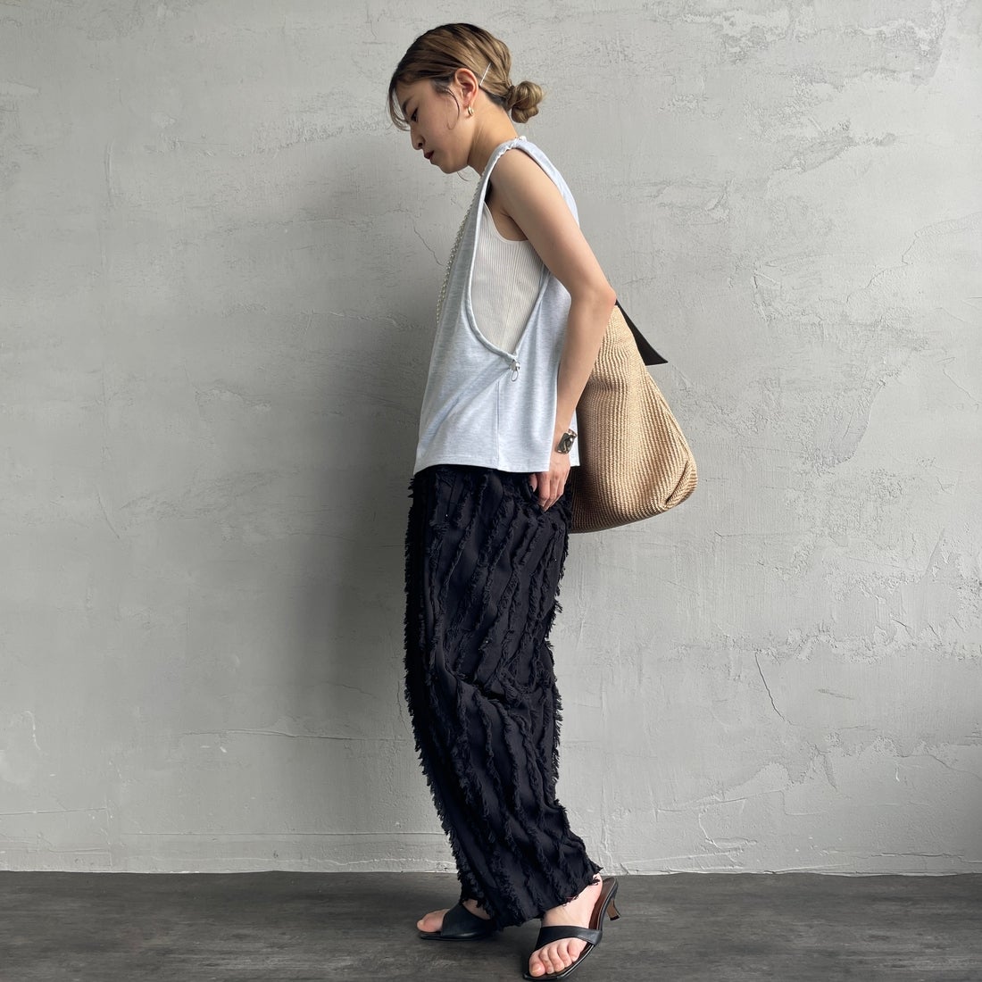 nenom [ネノム] 2WAYドロストギャザー ノースリーブカットソー [NE25112032] 20 OATMEAL &&モデル身長：150cm 着用サイズ：F&&