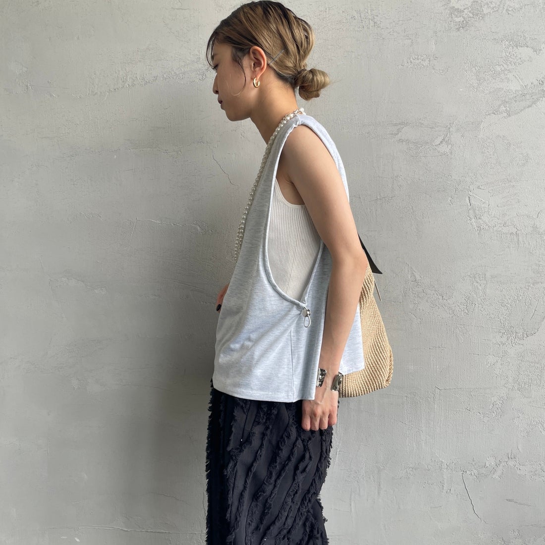 nenom [ネノム] 2WAYドロストギャザー ノースリーブカットソー [NE25112032] 20 OATMEAL &&モデル身長：150cm 着用サイズ：F&&