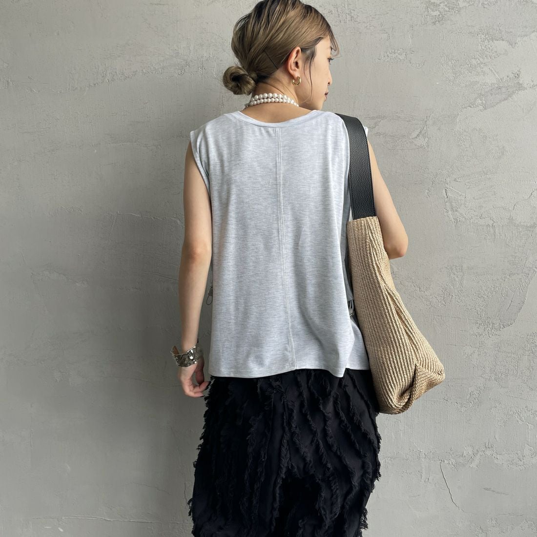 nenom [ネノム] 2WAYドロストギャザー ノースリーブカットソー [NE25112032] 20 OATMEAL &&モデル身長：150cm 着用サイズ：F&&