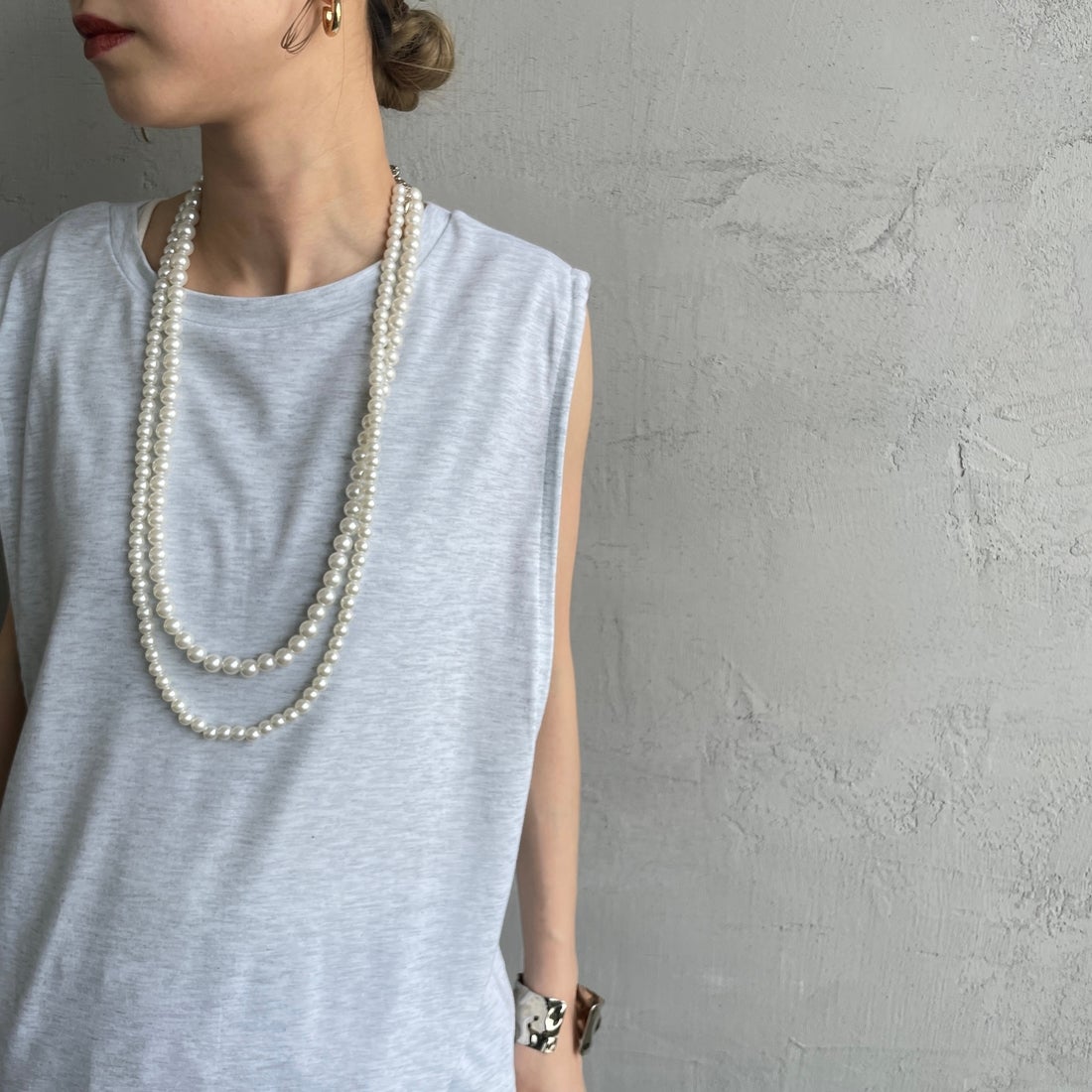 nenom [ネノム] 2WAYドロストギャザー ノースリーブカットソー [NE25112032] 20 OATMEAL &&モデル身長：150cm 着用サイズ：F&&