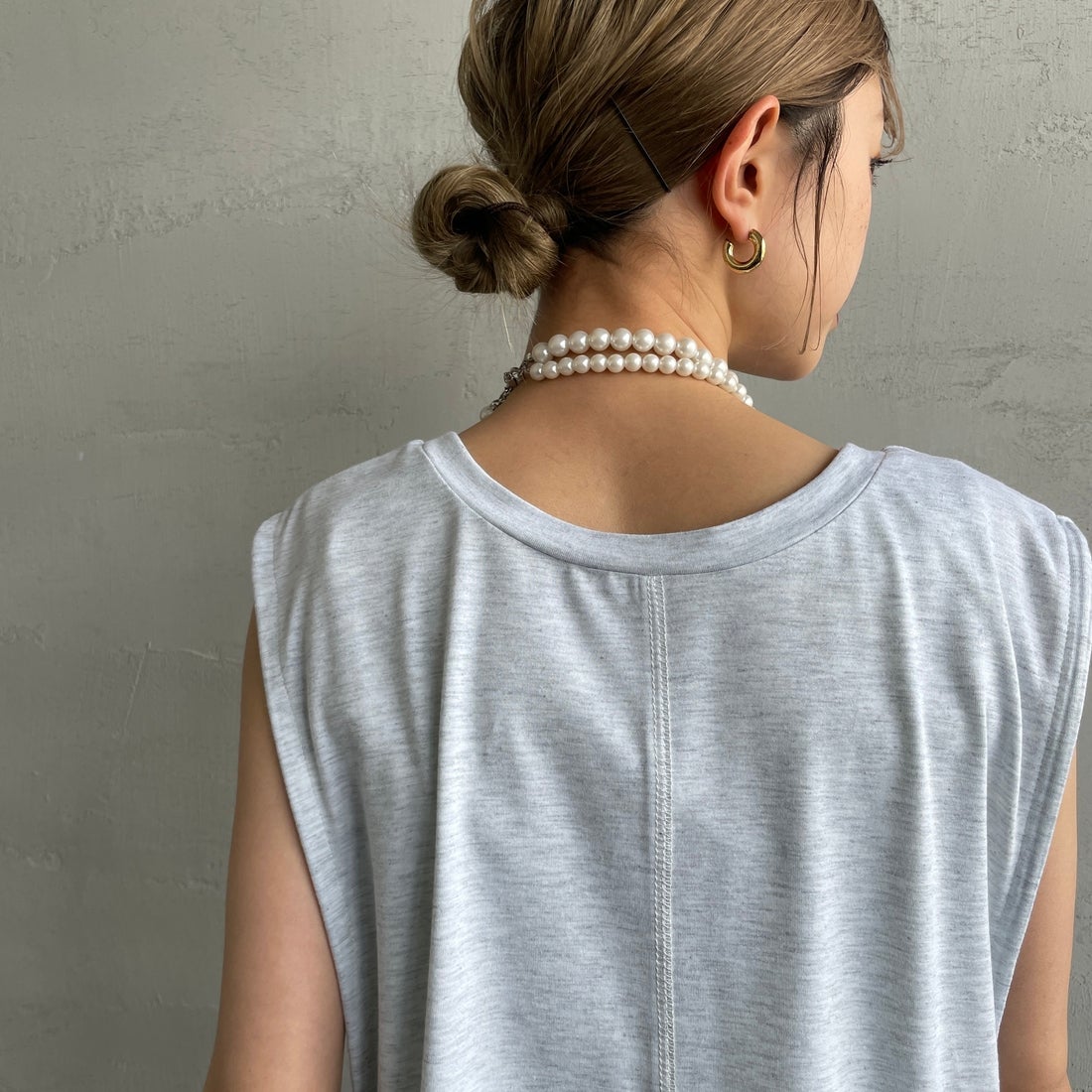 nenom [ネノム] 2WAYドロストギャザー ノースリーブカットソー [NE25112032] 20 OATMEAL &&モデル身長：150cm 着用サイズ：F&&