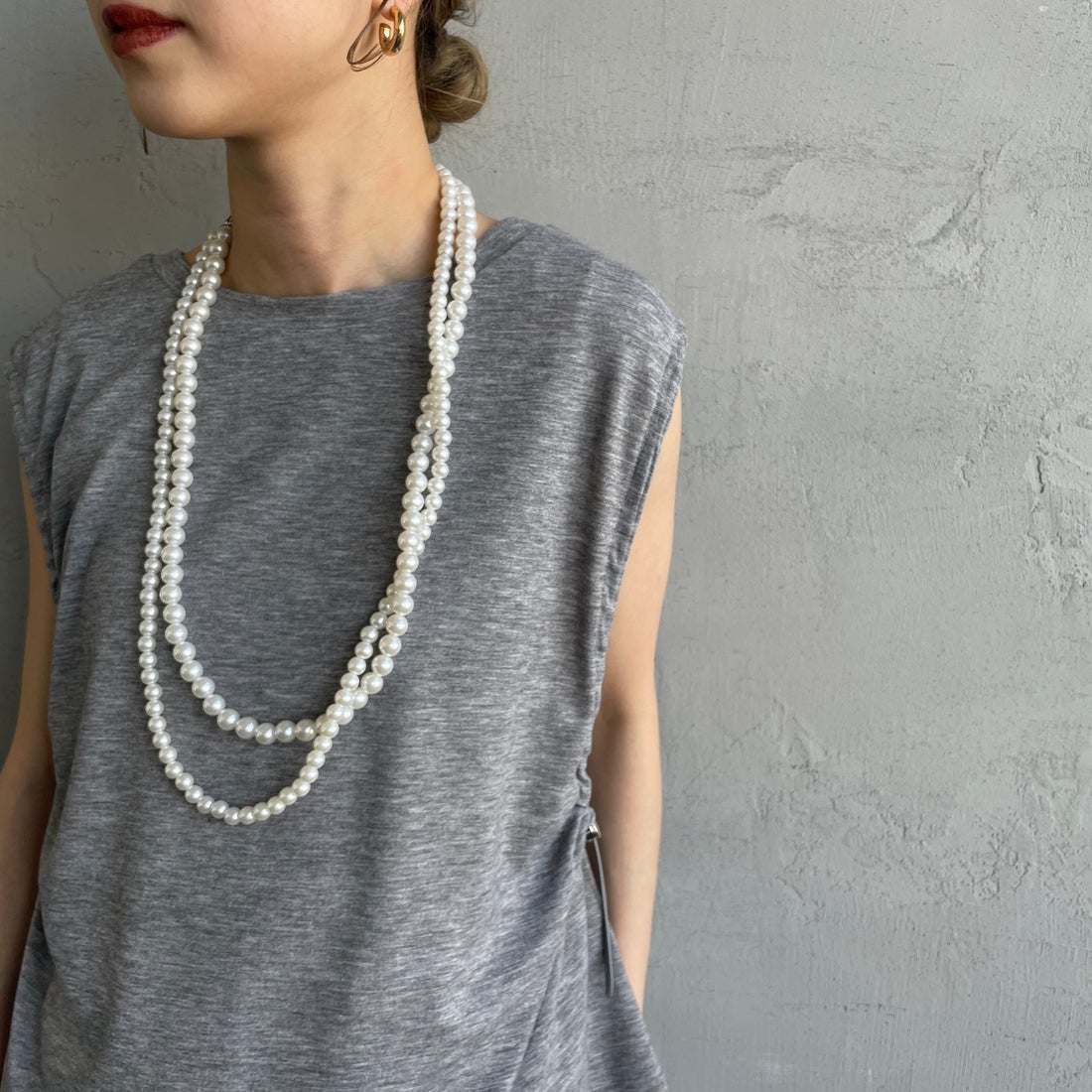 nenom [ネノム] 2WAYドロストギャザー ノースリーブカットソー [NE25112032] 07 GRAY &&モデル身長：150cm 着用サイズ：F&&