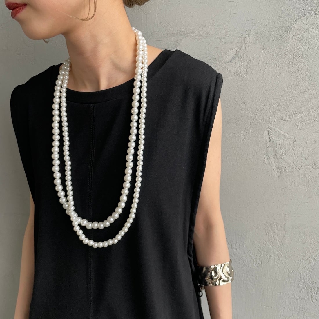 nenom [ネノム] 2WAYドロストギャザー ノースリーブカットソー [NE25112032] 09 BLACK &&モデル身長：150cm 着用サイズ：F&&