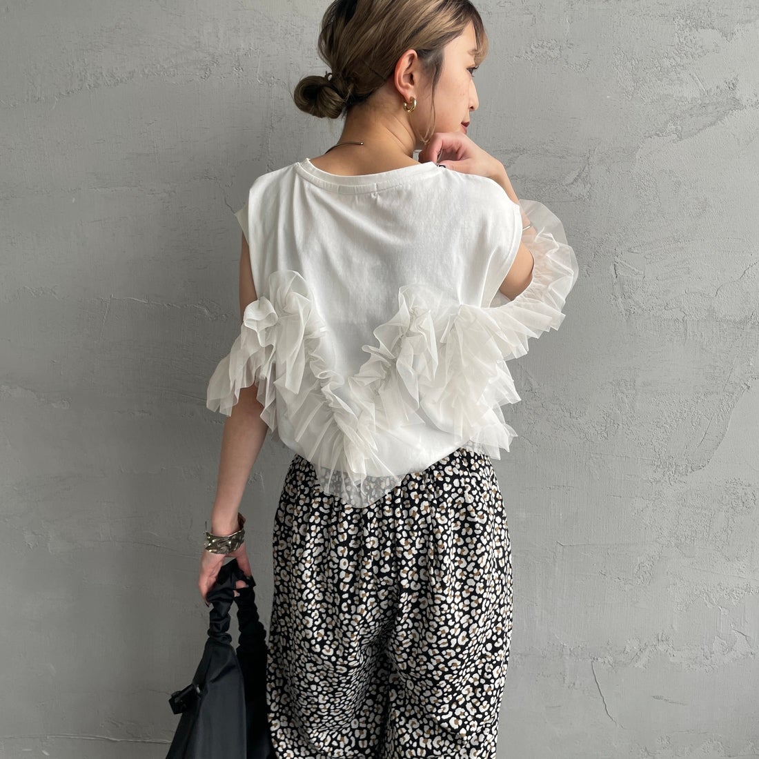 nenom [ネノム] マルチWAY チュールフリルドッキングノースリーブTシャツ [NE25112033] 02 OFF &&モデル身長：150cm 着用サイズ：F&&