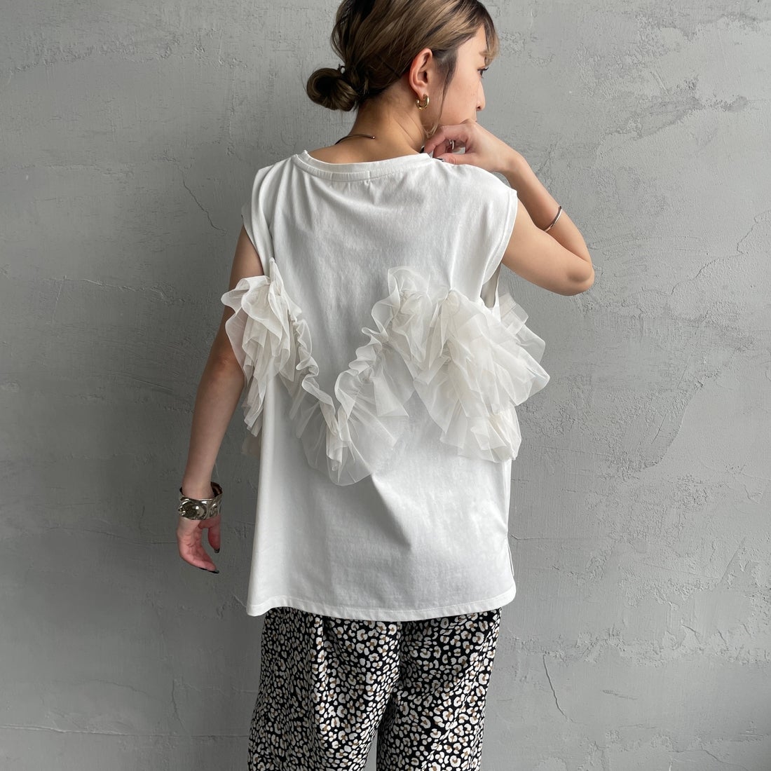 nenom [ネノム] マルチWAY チュールフリルドッキングノースリーブTシャツ [NE25112033] 02 OFF &&モデル身長：150cm 着用サイズ：F&&