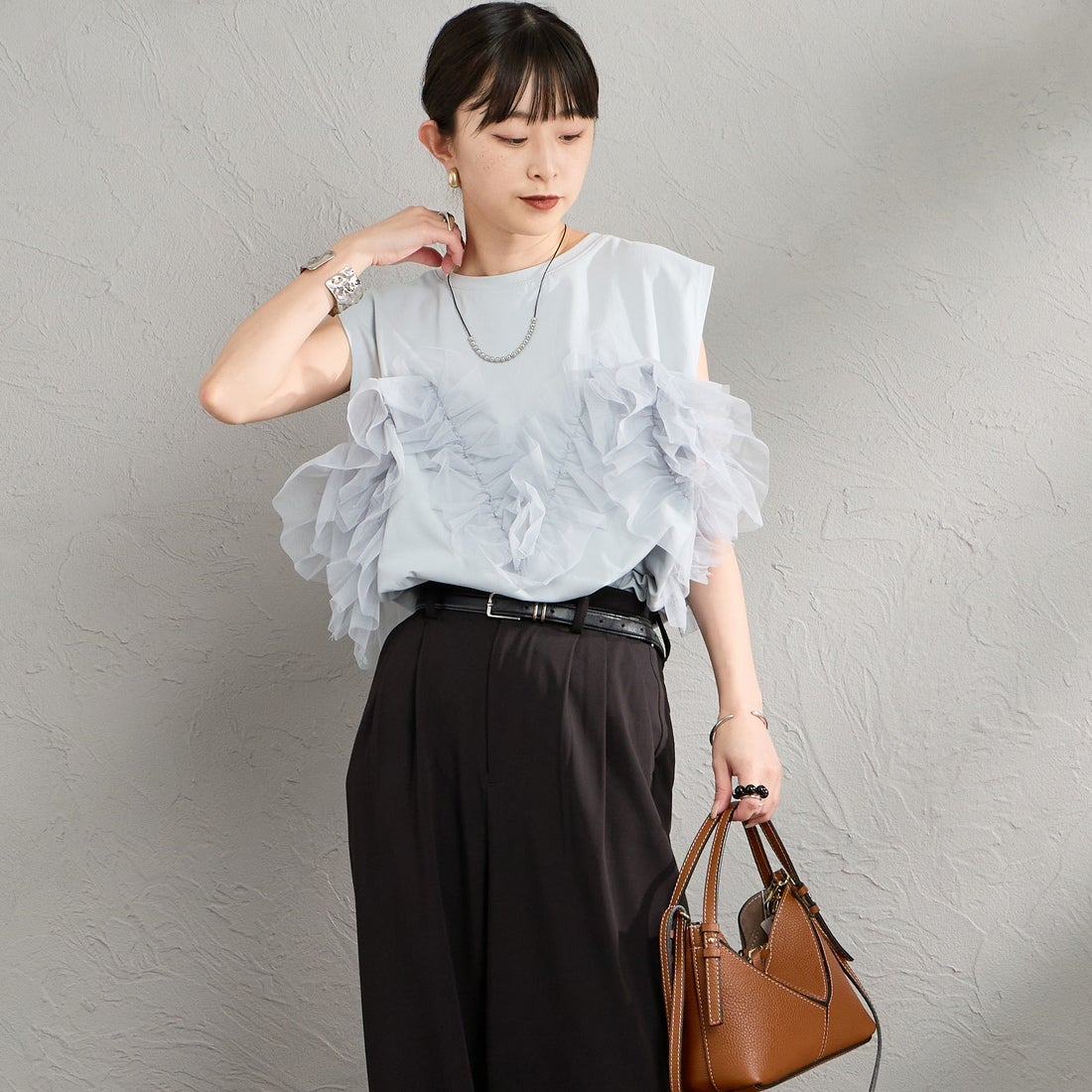 nenom [ネノム] マルチWAY チュールフリルドッキングノースリーブTシャツ [NE25112033] 05 L.GRAY &&モデル身長：150cm 着用サイズ：F&&