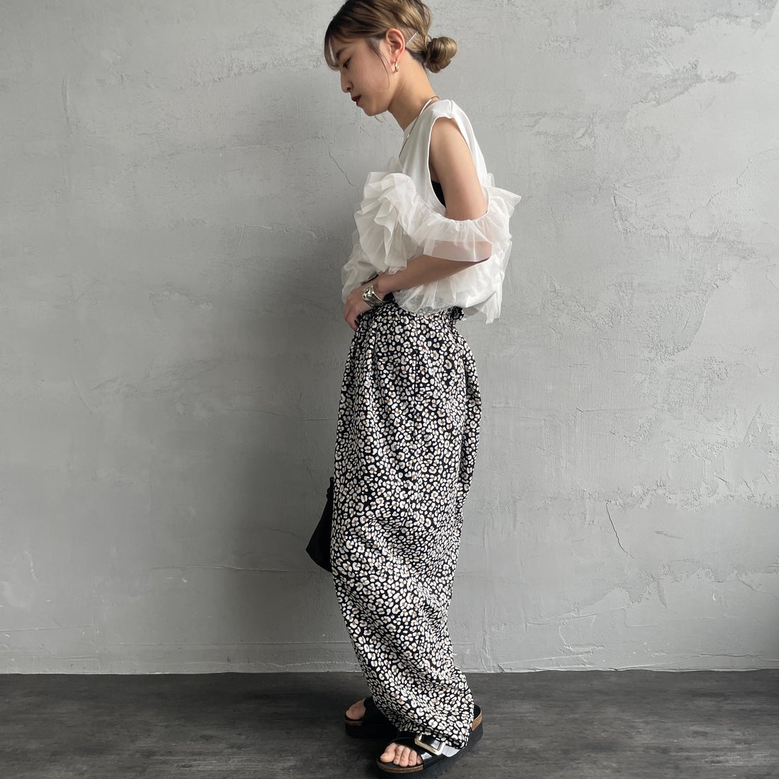 nenom [ネノム] マルチWAY チュールフリルドッキングノースリーブTシャツ [NE25112033] 02 OFF &&モデル身長：150cm 着用サイズ：F&&