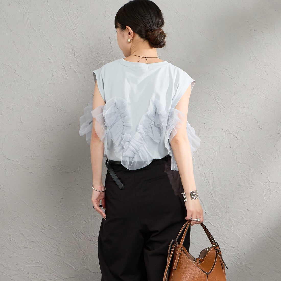 nenom [ネノム] マルチWAY チュールフリルドッキングノースリーブTシャツ [NE25112033] 05 L.GRAY &&モデル身長：150cm 着用サイズ：F&&