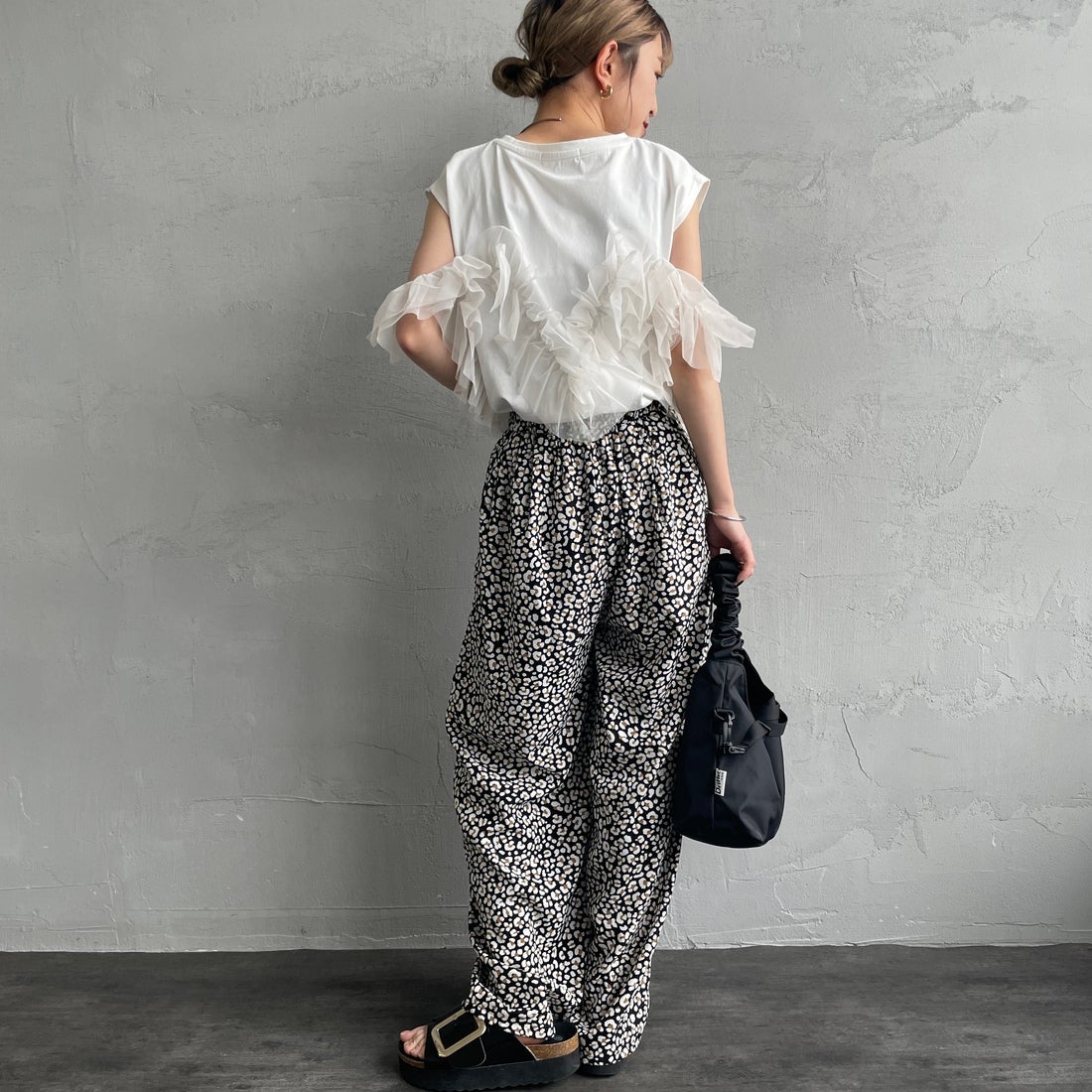 nenom [ネノム] マルチWAY チュールフリルドッキングノースリーブTシャツ [NE25112033] 02 OFF &&モデル身長：150cm 着用サイズ：F&&